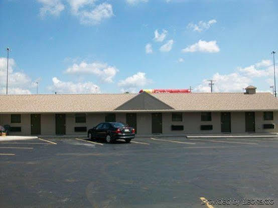 Economy Inn & Suites Ashtabula Exterior photo